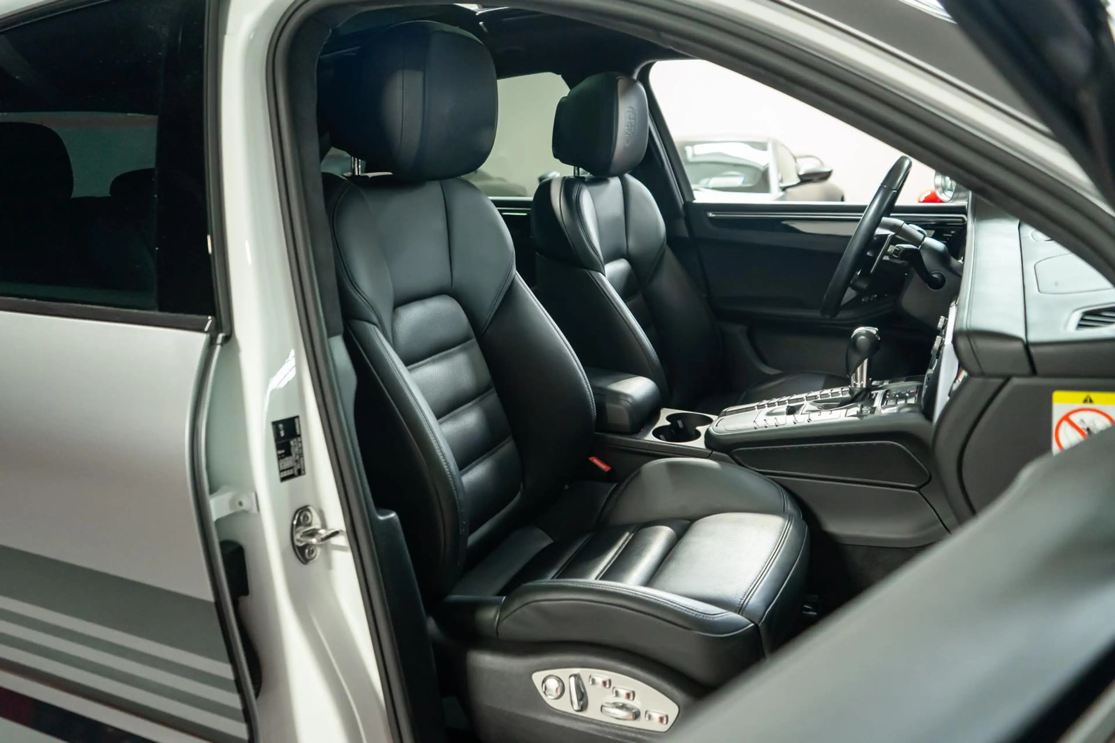 Porsche Macan Turbo PDLS+ BOSE PANO SHZ LUFT CHRONO — photo 15