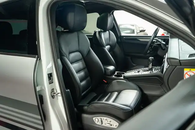 Porsche Macan view 15