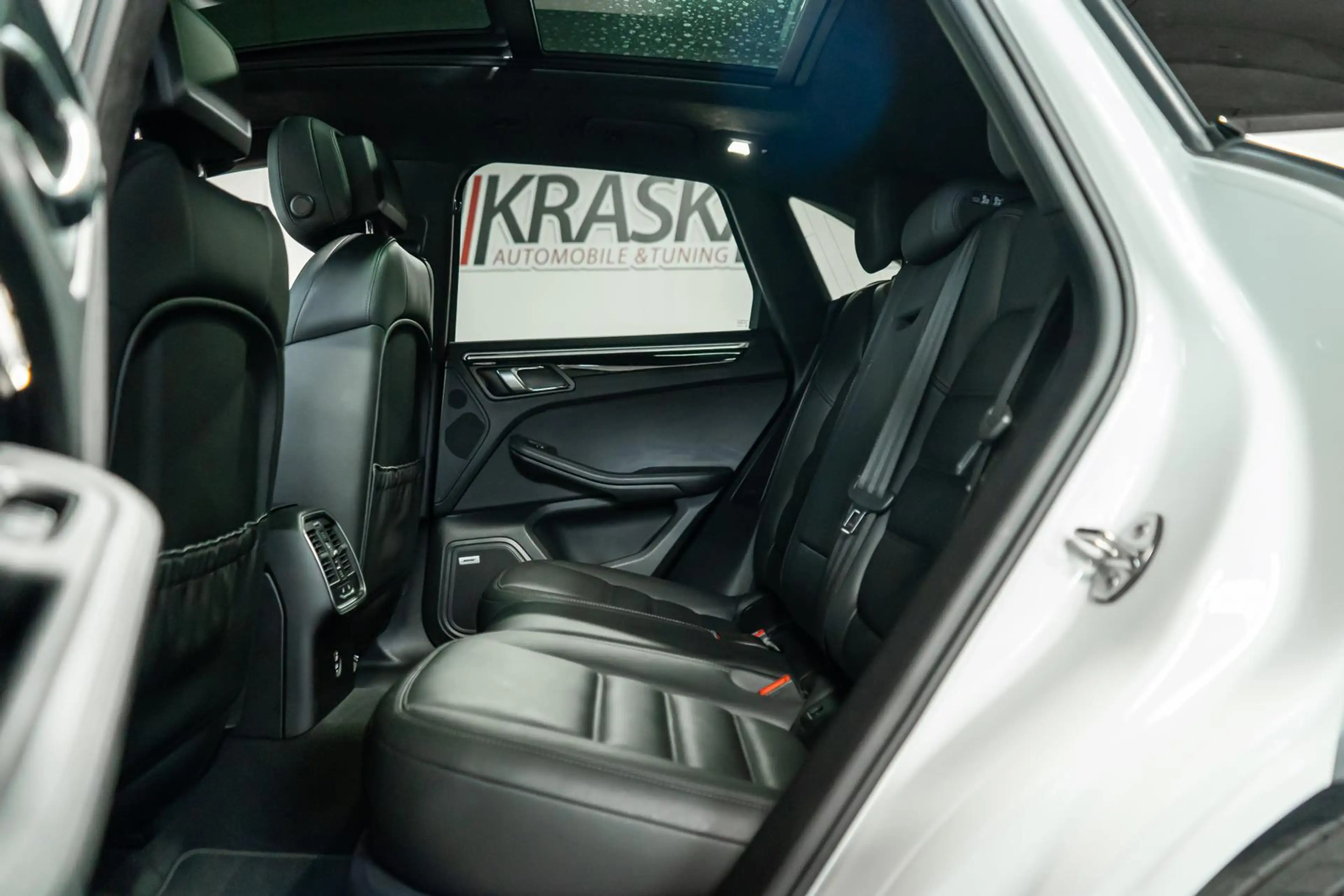 Porsche Macan Turbo PDLS+ BOSE PANO SHZ LUFT CHRONO — photo 14