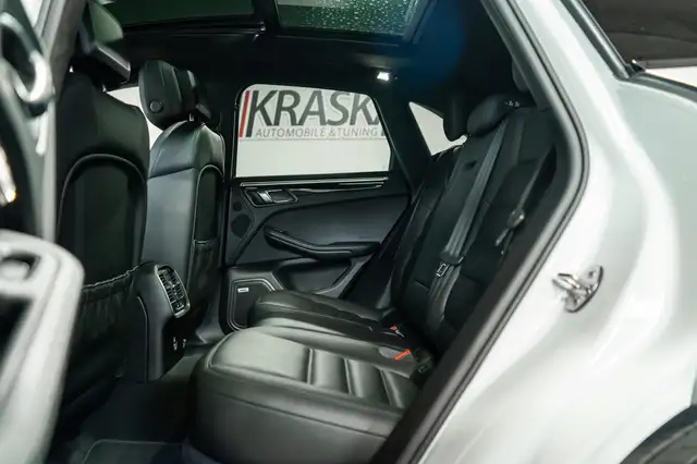 Porsche Macan view 14