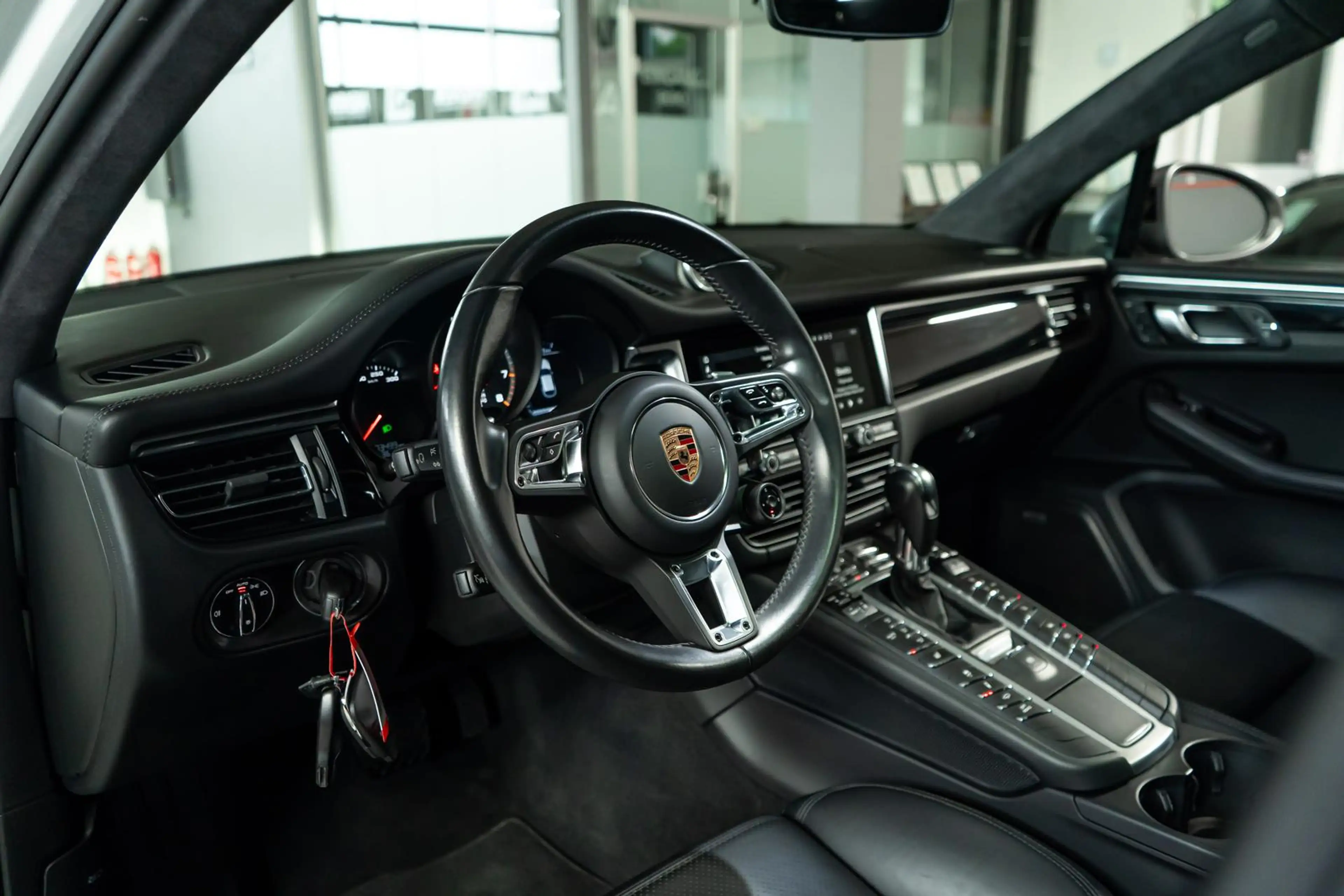 Porsche Macan Turbo PDLS+ BOSE PANO SHZ LUFT CHRONO — photo 12