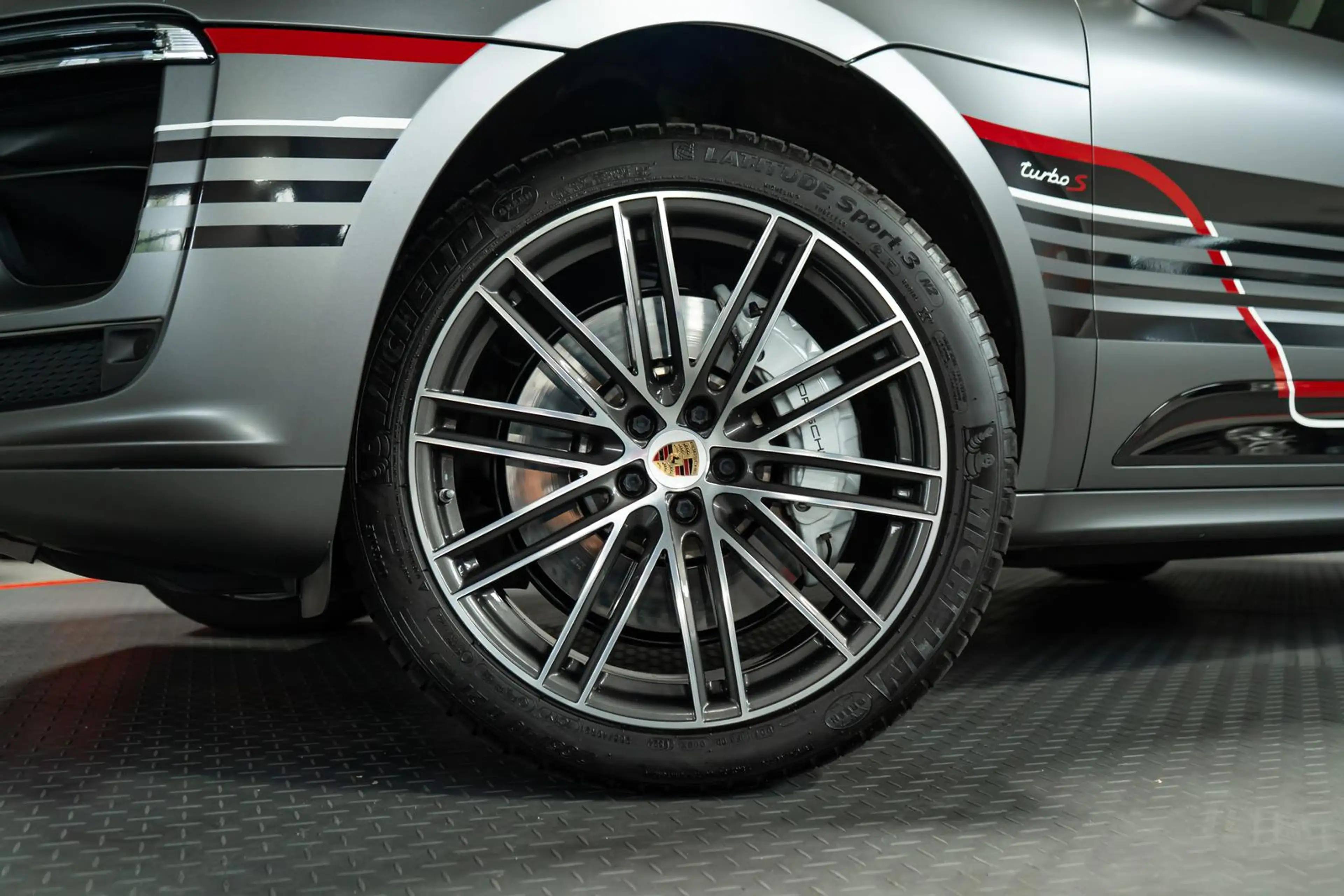 Porsche Macan Turbo PDLS+ BOSE PANO SHZ LUFT CHRONO — photo 3