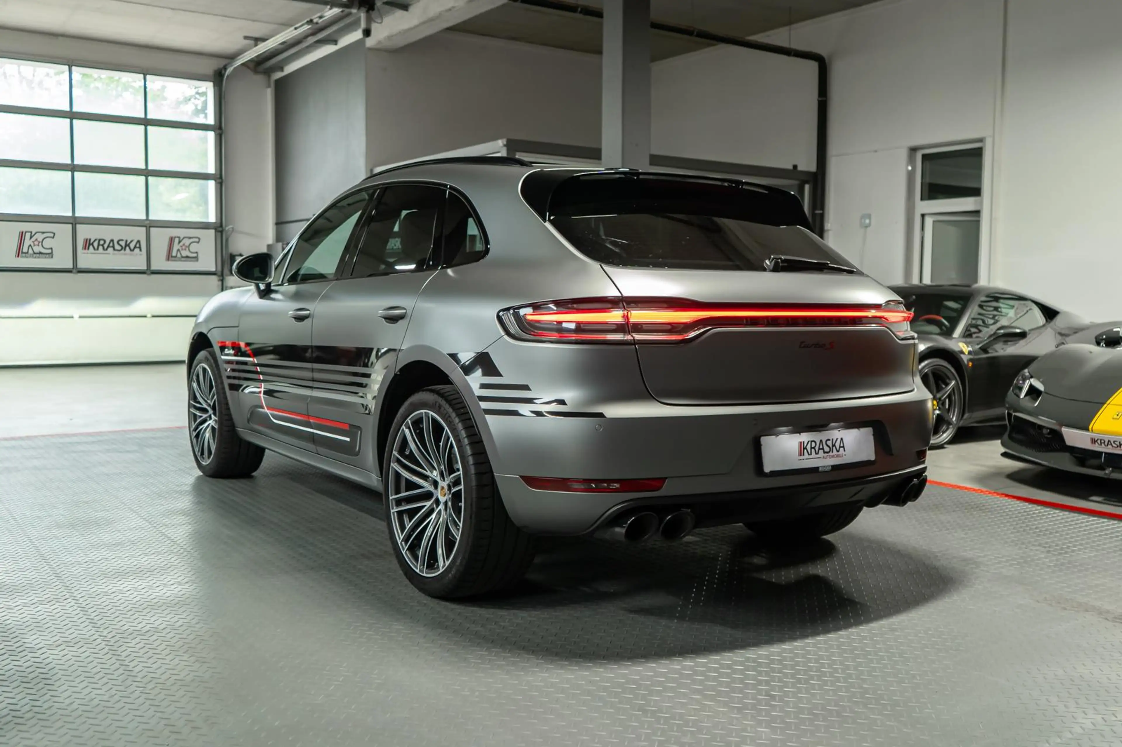 Porsche Macan Turbo PDLS+ BOSE PANO SHZ LUFT CHRONO — photo 9