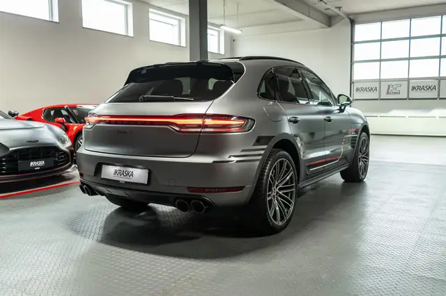 Porsche Macan view 6