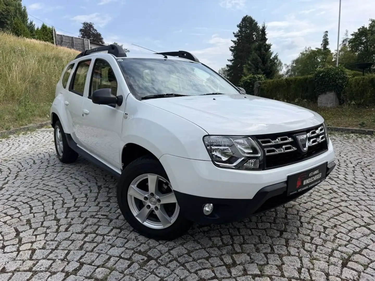 Dacia Duster Lauréate 4x4 KLIMA NAVI Weiß - 1