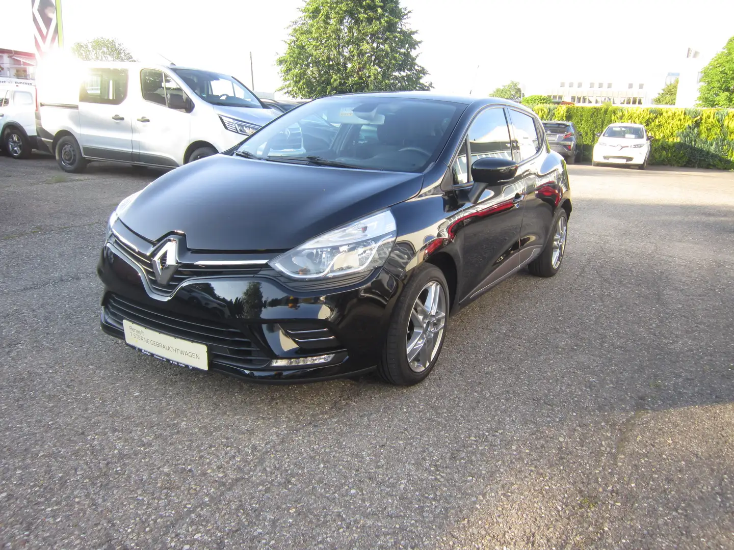 Renault Clio TCe 90 Start&Stop, Klimaautomatik, Navigation Zwart - 1