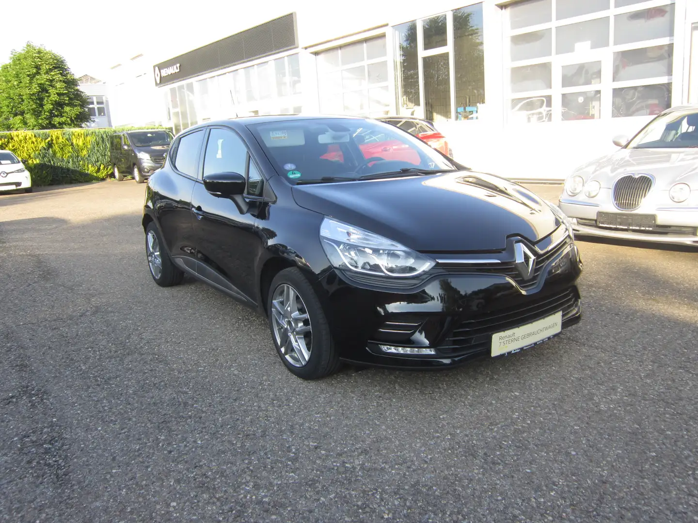 Renault Clio TCe 90 Start&Stop, Klimaautomatik, Navigation Zwart - 2