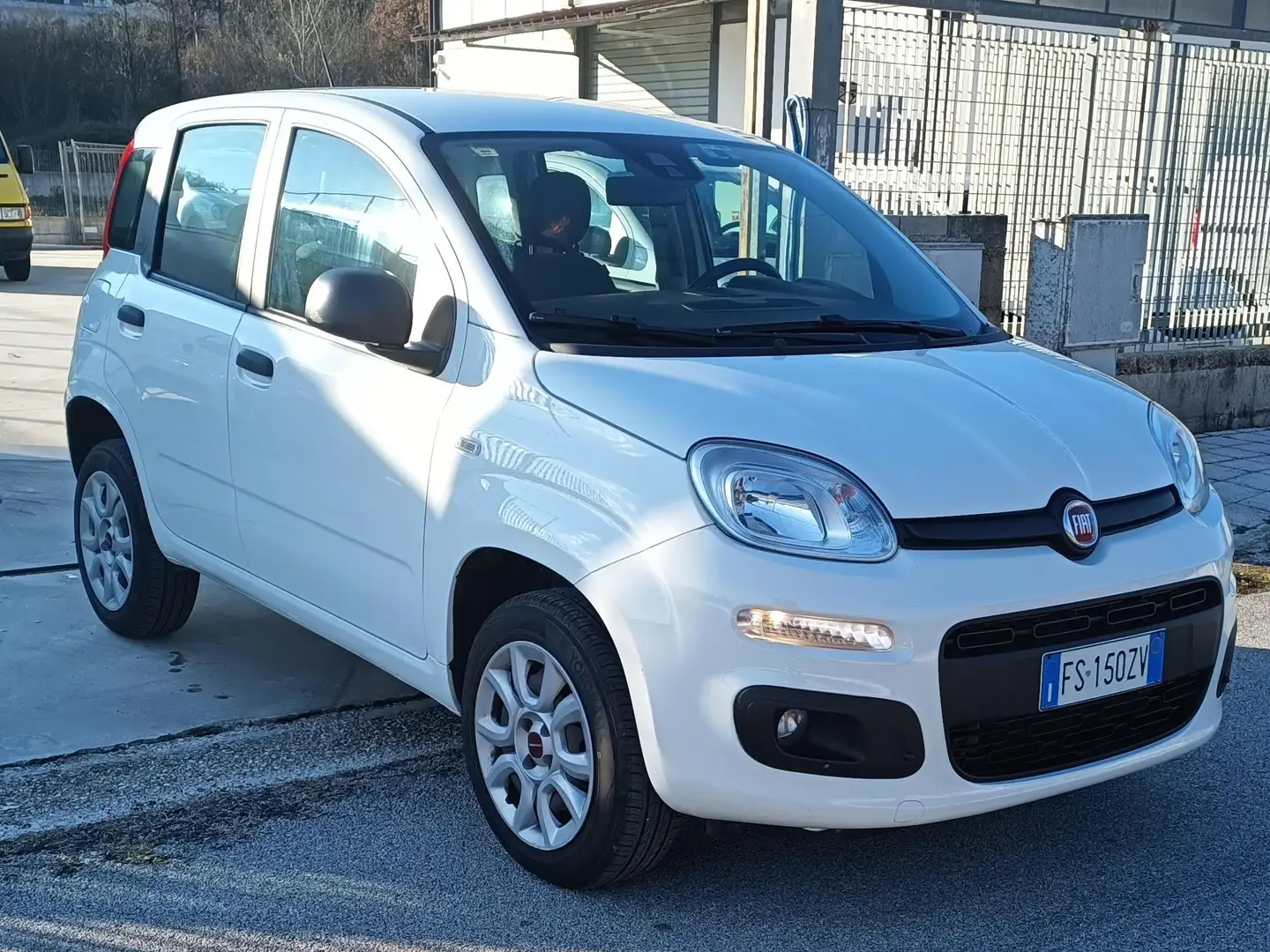 Fiat Panda Panda III 0.9 t.air t. natural power Lounge 80cv Blanc - 1