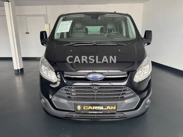 Ford Tourneo Custom view 3