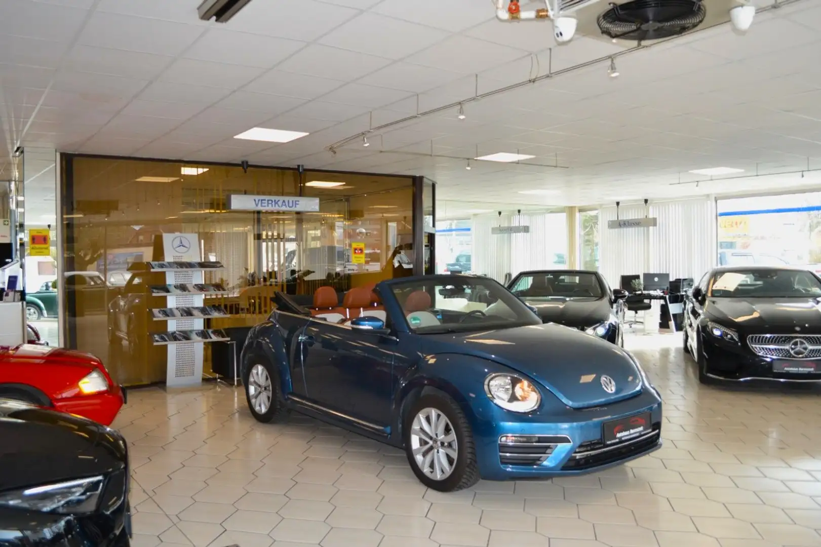 Volkswagen Beetle 1,8 Cabriolet  Automatik Blau - 1