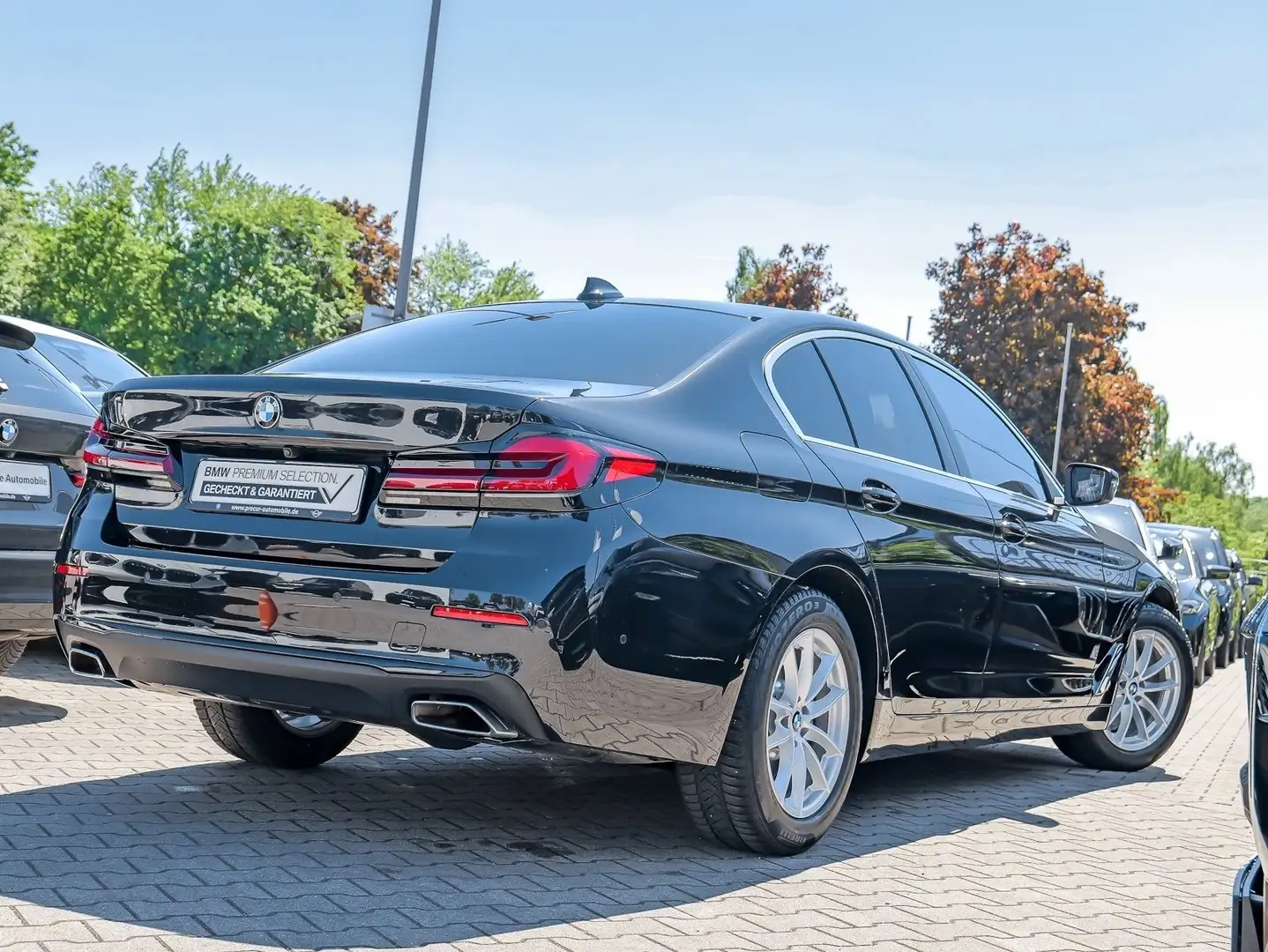 BMW 520 d A HUD RFK NAVI LED PDC V+H DAB Parkass. LM Schwarz - 2