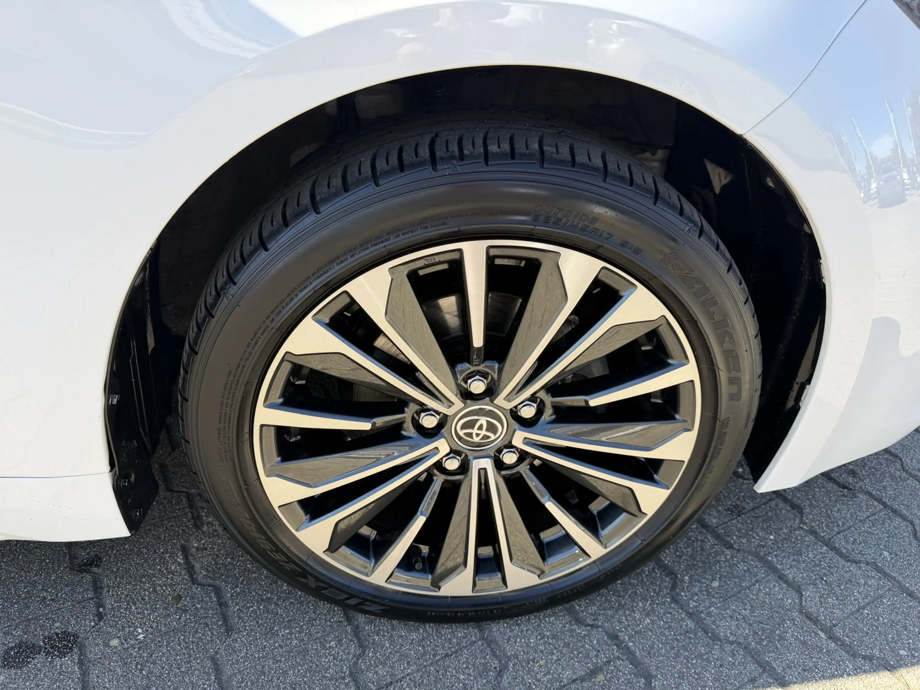 Toyota Corolla Touring Sports Hybrid Team D — photo 3