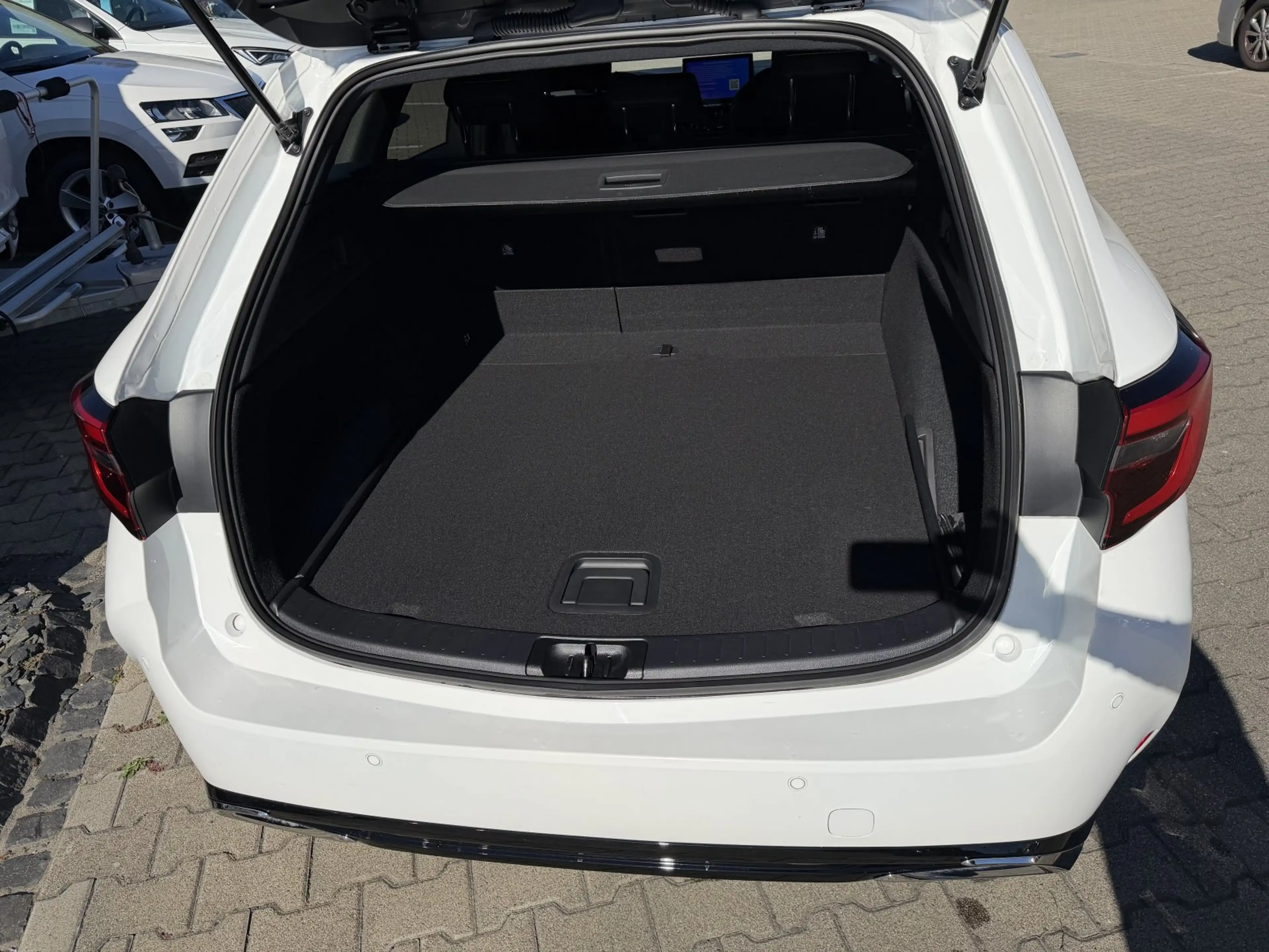 Toyota Corolla Touring Sports Hybrid Team D — photo 10
