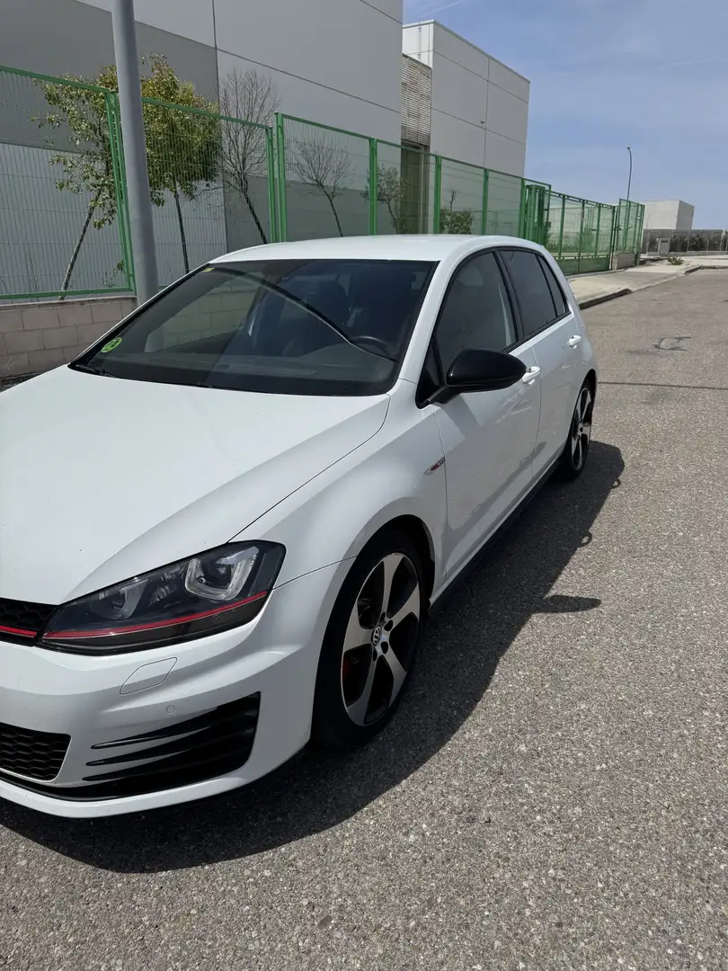 Volkswagen Golf GTI 2.0 TSI DSG 220 - 2