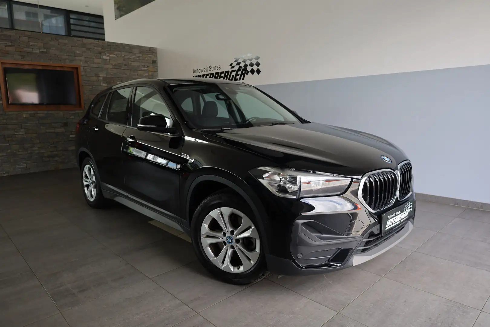 BMW X1 xDrive25e Advantage DAB Navi Tempomat Shz Schwarz - 1
