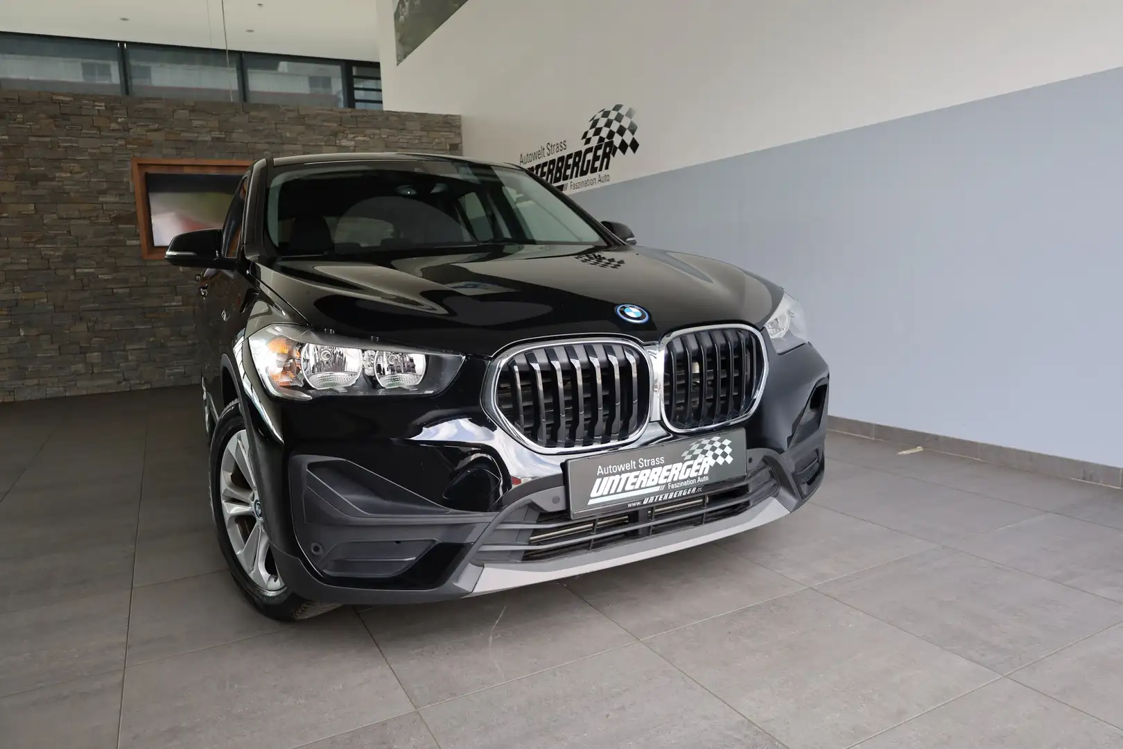 BMW X1 xDrive25e Advantage DAB Navi Tempomat Shz Schwarz - 2