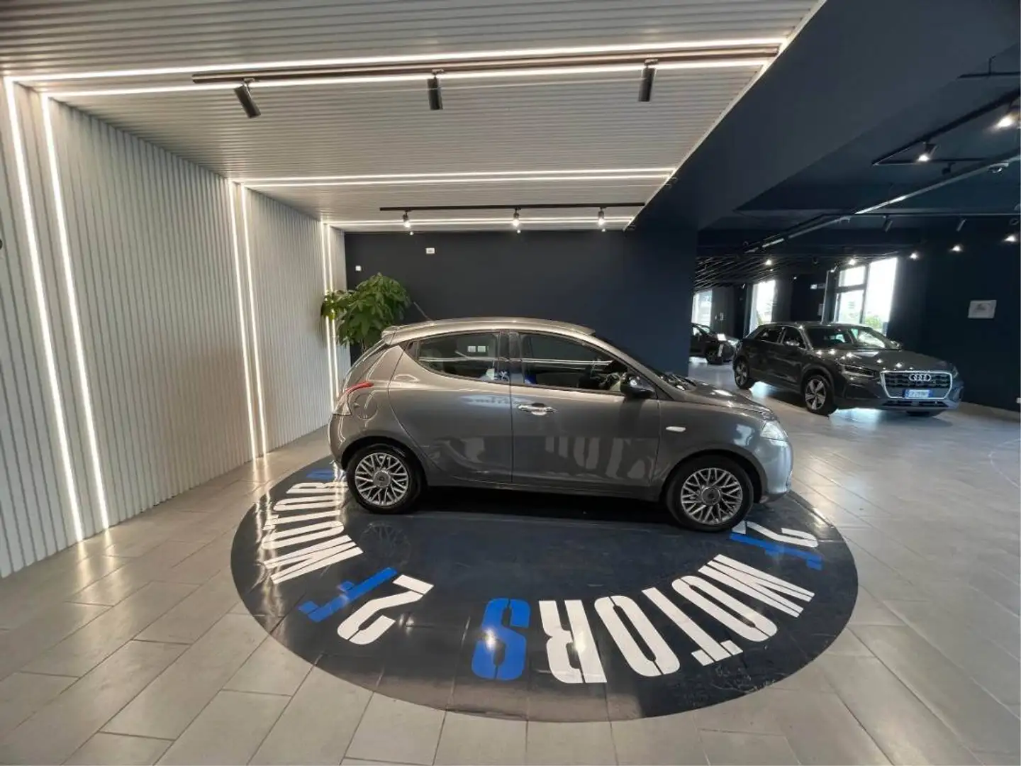 Lancia Ypsilon 1.3 mjt Silver s&s 95cv Grau - 2