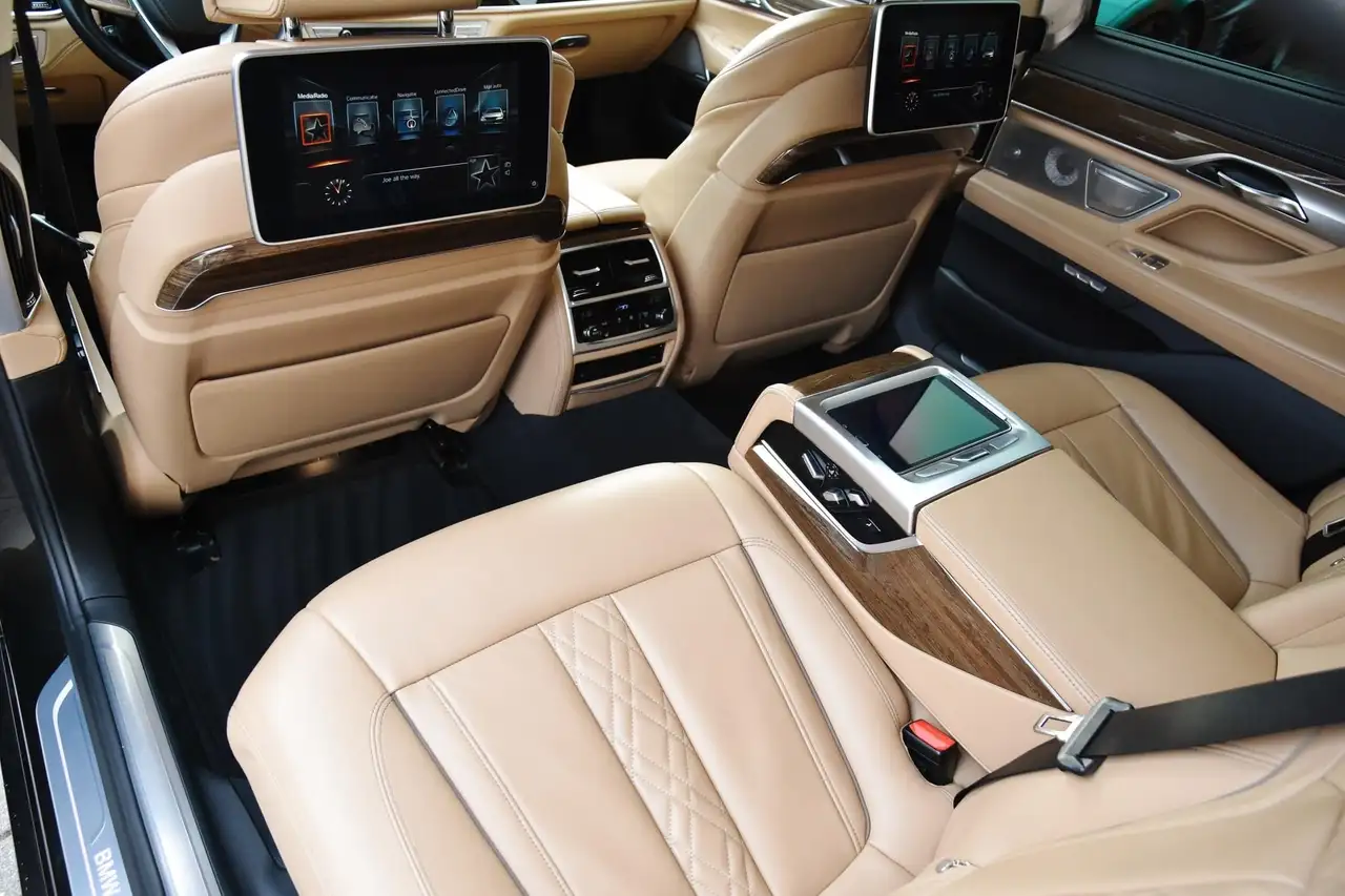 BMW 740