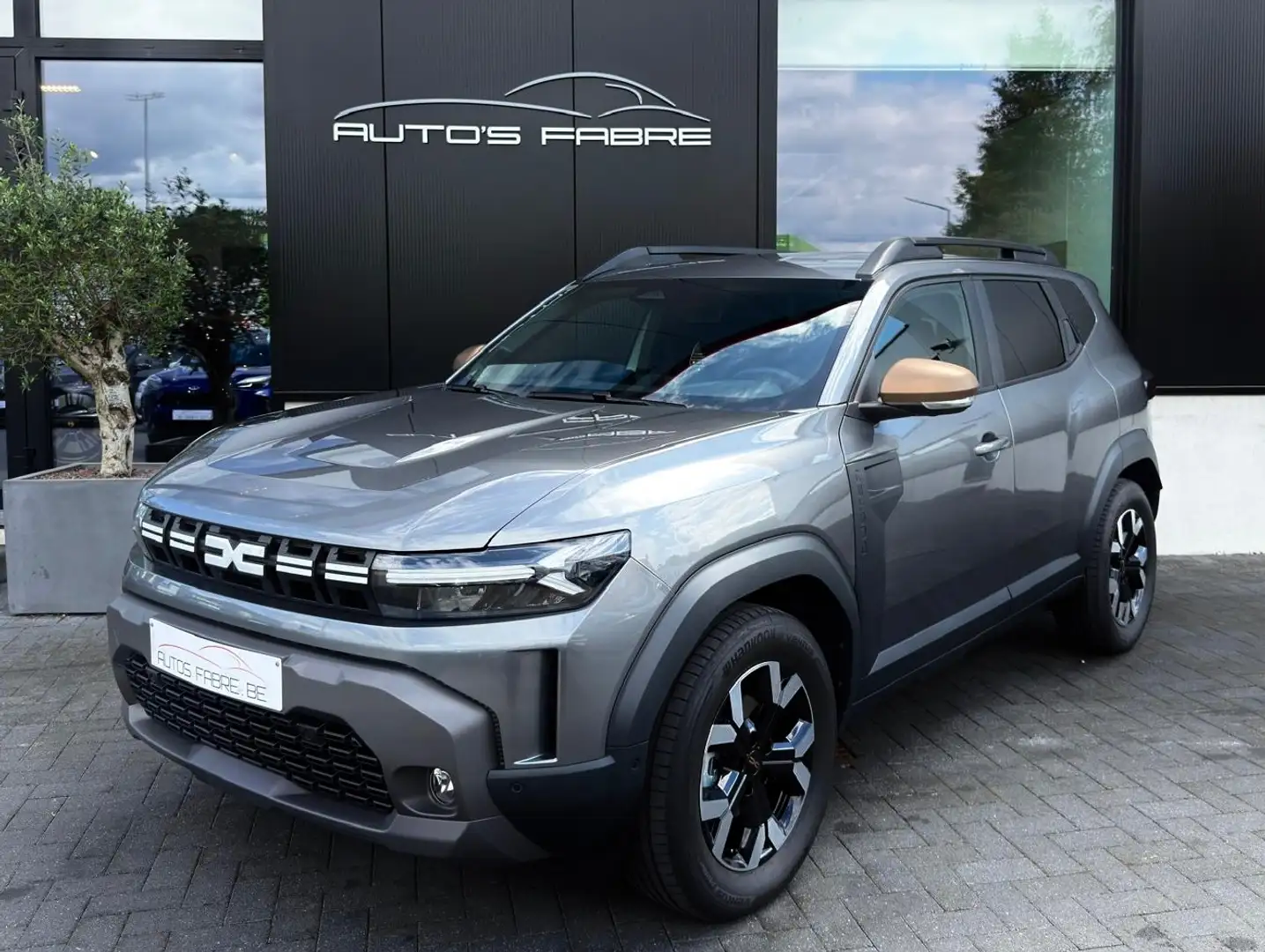 Dacia Duster 1;6 Hybride EXTREME 2800km !! NIEUW Grigio - 1