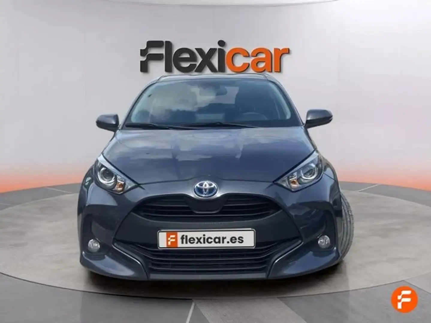 Toyota Yaris 120H 1.5 Active Tech Gris - 2