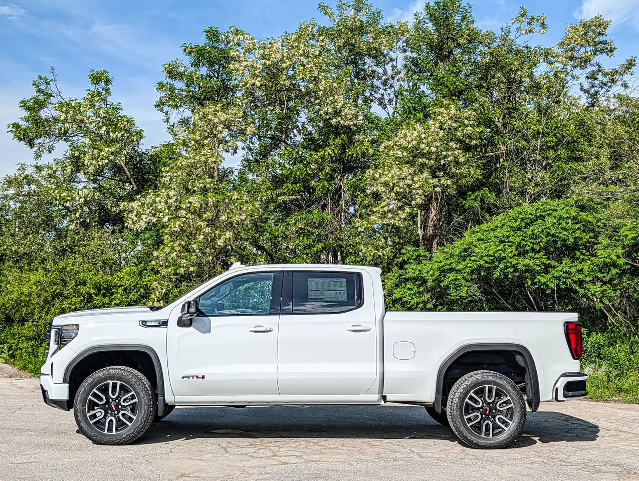 GMC Sierra 1500 photo GMC Sierra 1500