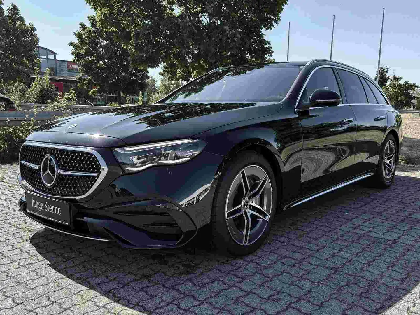 Mercedes-Benz E 220 d T AMG l MBUX+360°+AHK+Distro+DIG-LED+19 Nero - 1
