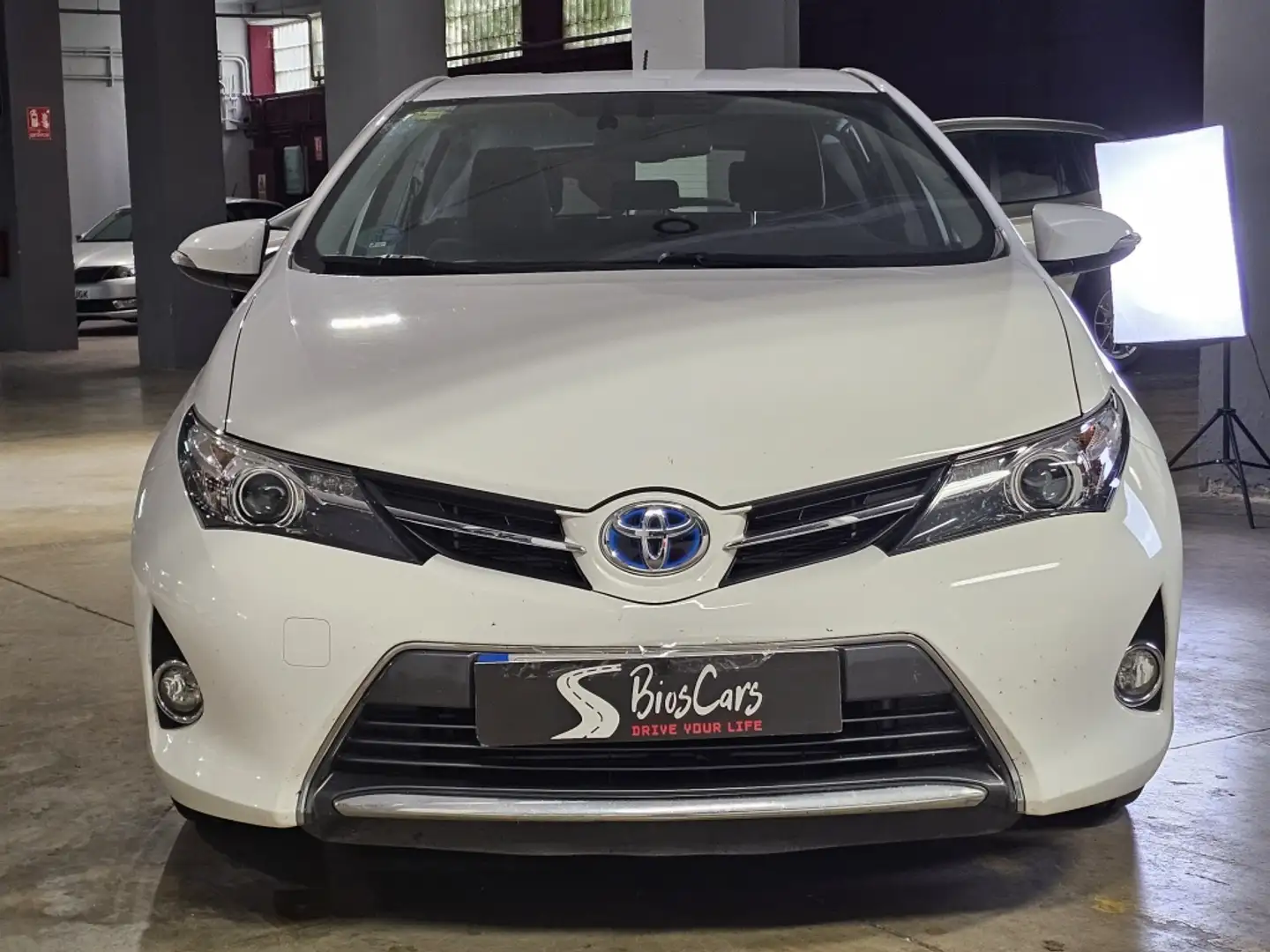 Toyota Auris hybrid Advance Wit - 2