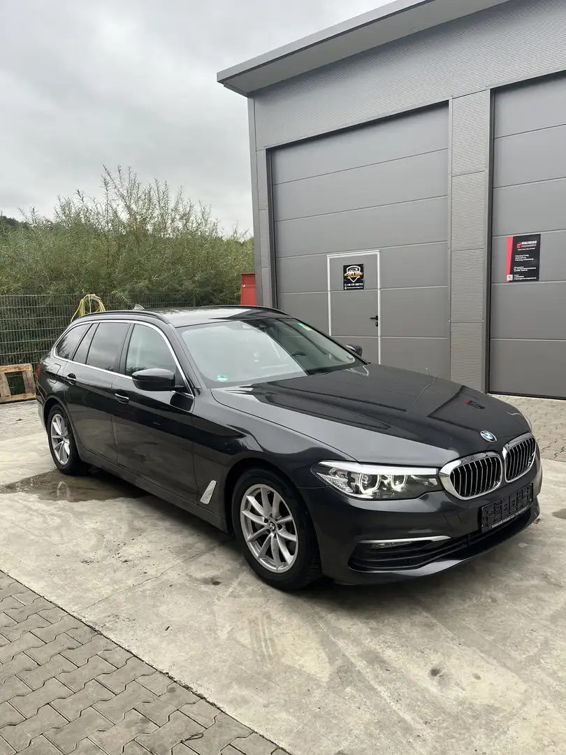 BMW 525 525d Touring Aut. Luxury Line - 2
