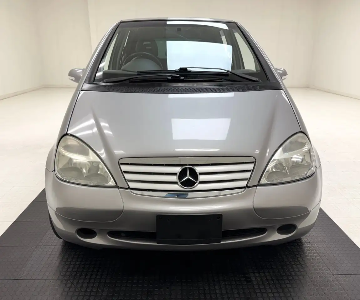 Mercedes-Benz A 190 A190 Avantgarde Sedan, foto 8