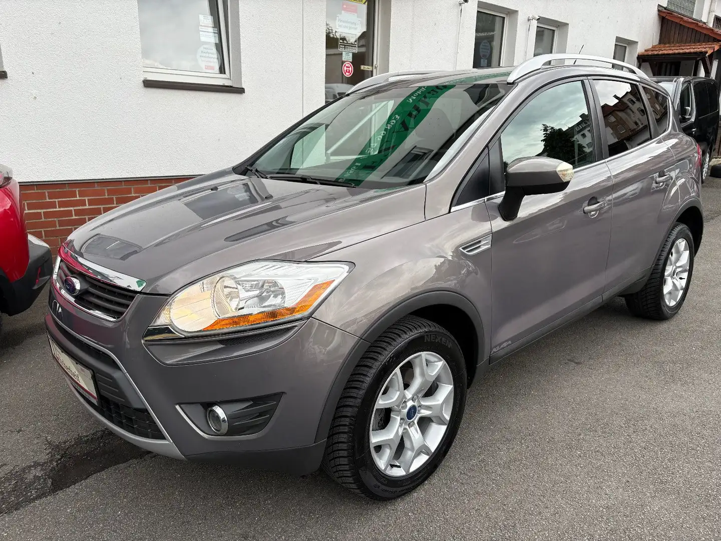Ford Kuga 2.0 TDCi 4x4 ALLRAD - AHK PDC KLIMA TEM Braun - 1