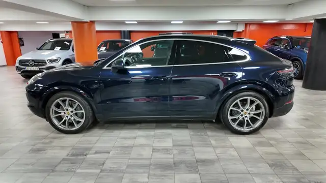 Porsche Cayenne view 3