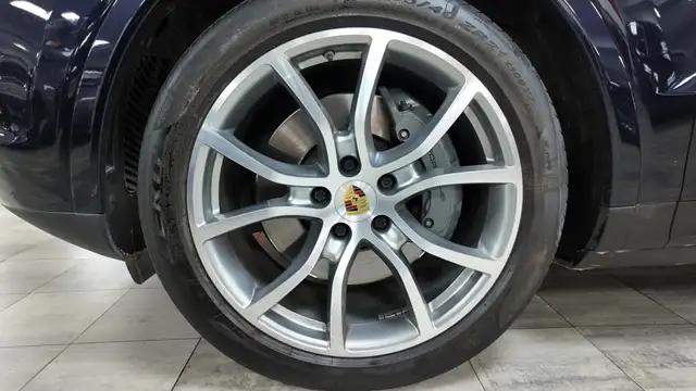 Porsche Cayenne view 11