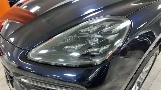Porsche Cayenne view 10