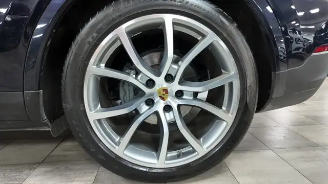 Porsche Cayenne view 13