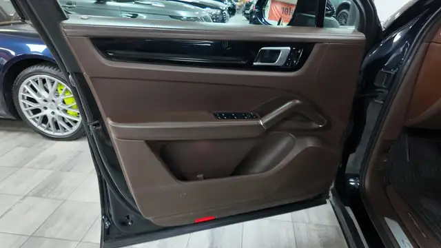 Porsche Cayenne view 14