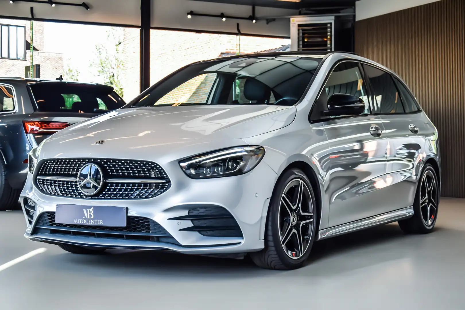 Mercedes-Benz B 180 d AMG-Line Night Edition 06/2019 - Full Option!! Zilver - 1