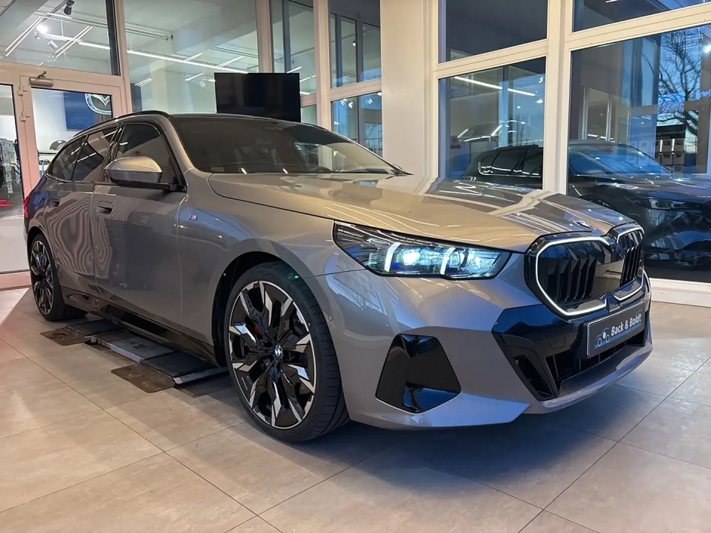 BMW 540 d Touring xDrive MSPORT PRO+PANO+AHK+STANDHZG - 2
