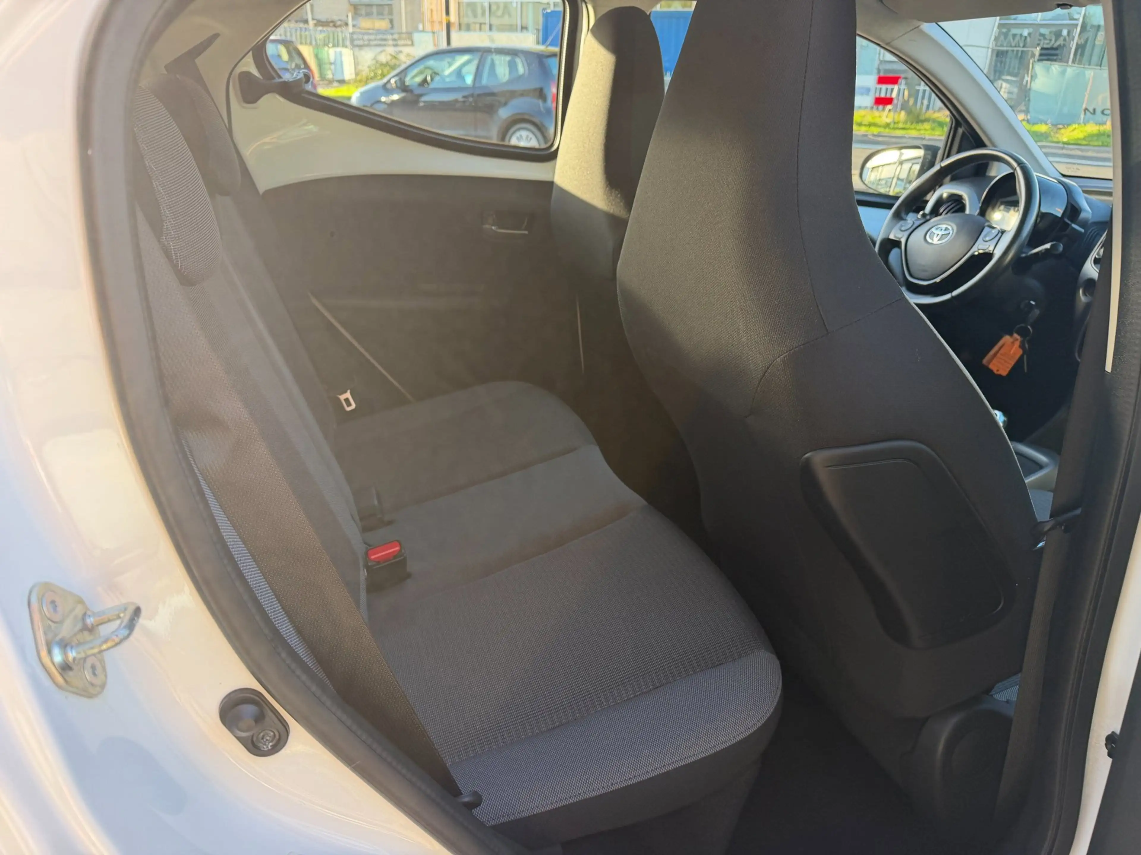 Toyota Aygo 1.0 VVT-i x-play AUTOMAAT|Clima|CAM|Carplay|TEL — photo 12