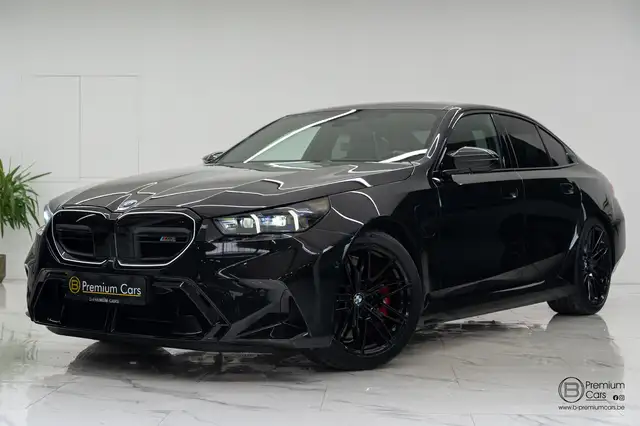 BMW M5 xDrive B&W / HUD / ACC / 360 / Bicolor / Pano