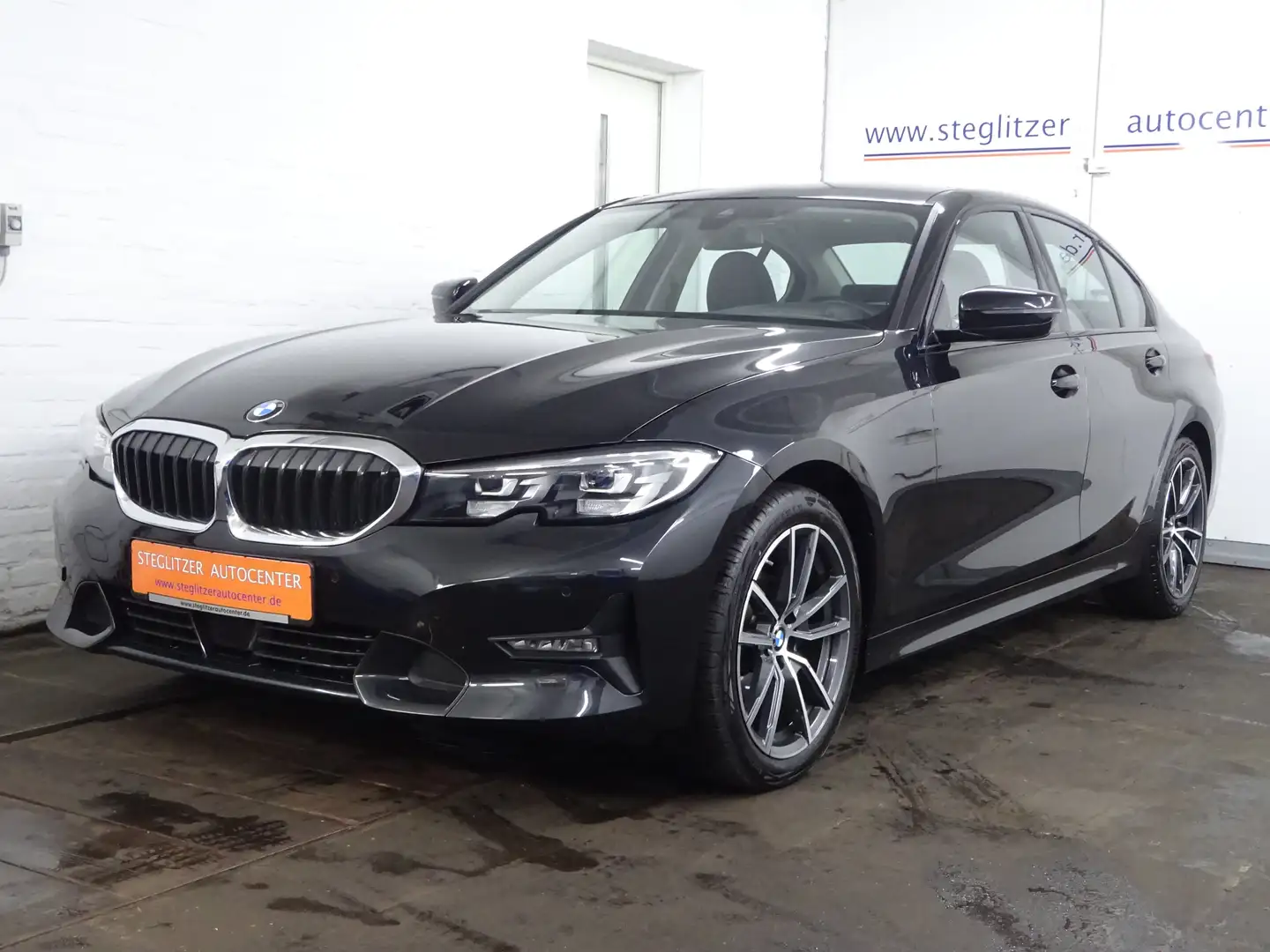 BMW 318 d Lim. Sport Line Aut./ACC/LiveCockpit/LED/Nav/PDC Czarny - 1