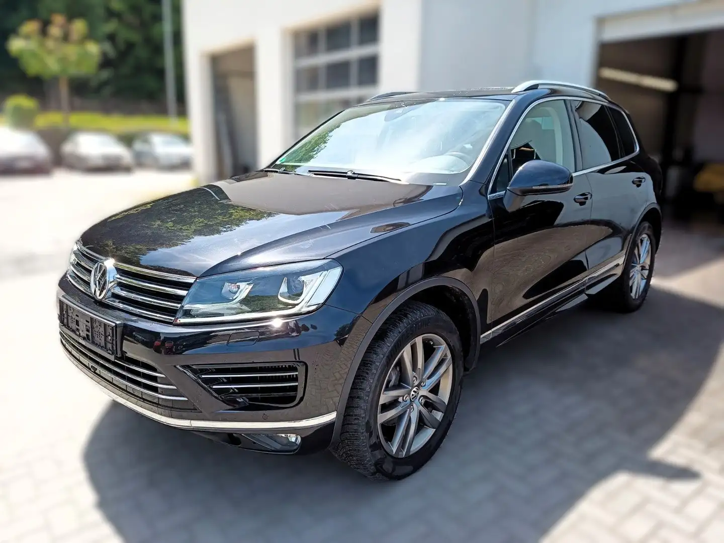 Volkswagen Touareg V6 TDI  R-Line Terrain Tech 4Motion Voll Černá - 1