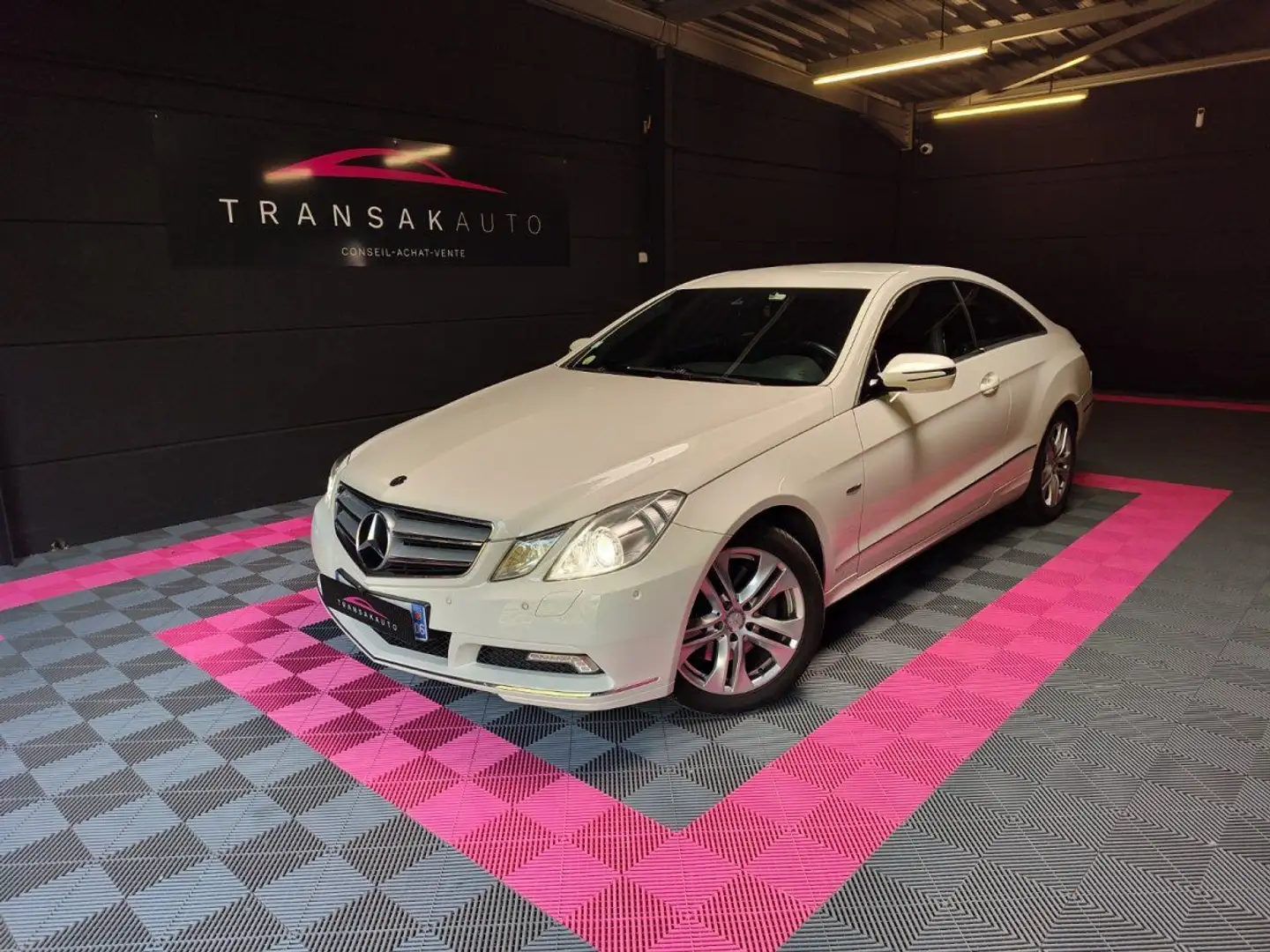 Mercedes-Benz E 350 COUPE 350 CDI BlueEfficiency Executive / Attelage /Historique complet Blanc - 1