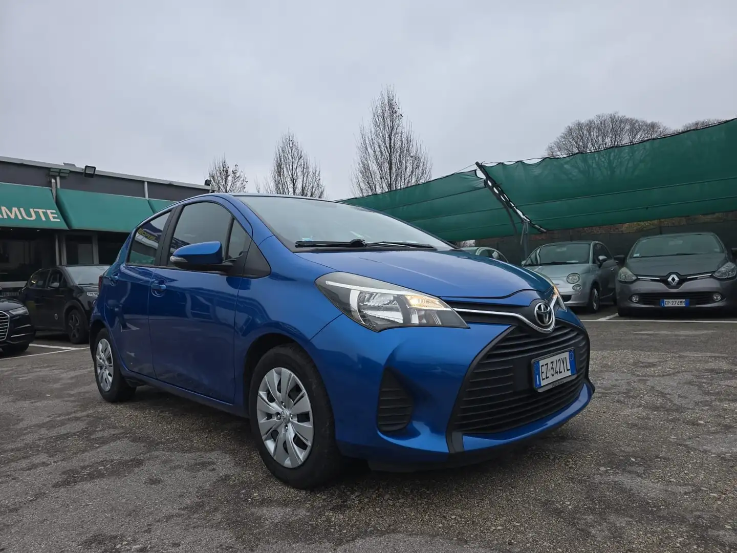 Toyota Yaris Yaris 5p 1.0 Lounge Blau - 1