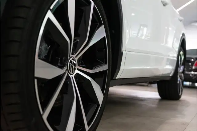 Volkswagen T-Roc view 15