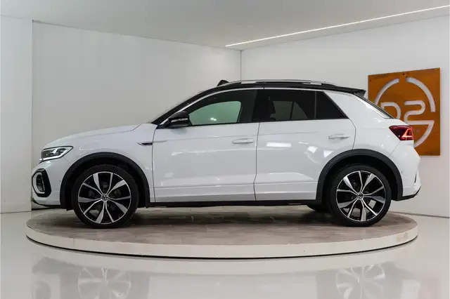 Volkswagen T-Roc view 2
