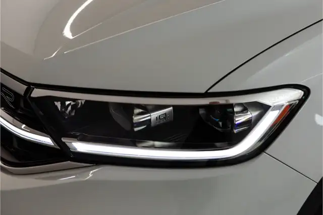 Volkswagen T-Roc view 12