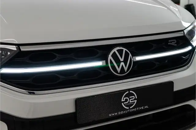 Volkswagen T-Roc view 11
