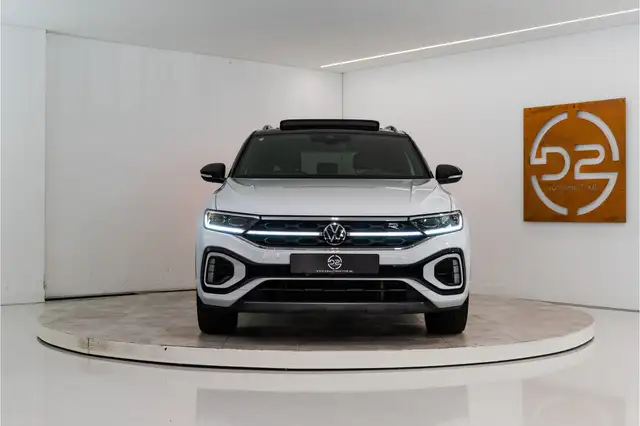 Volkswagen T-Roc view 8
