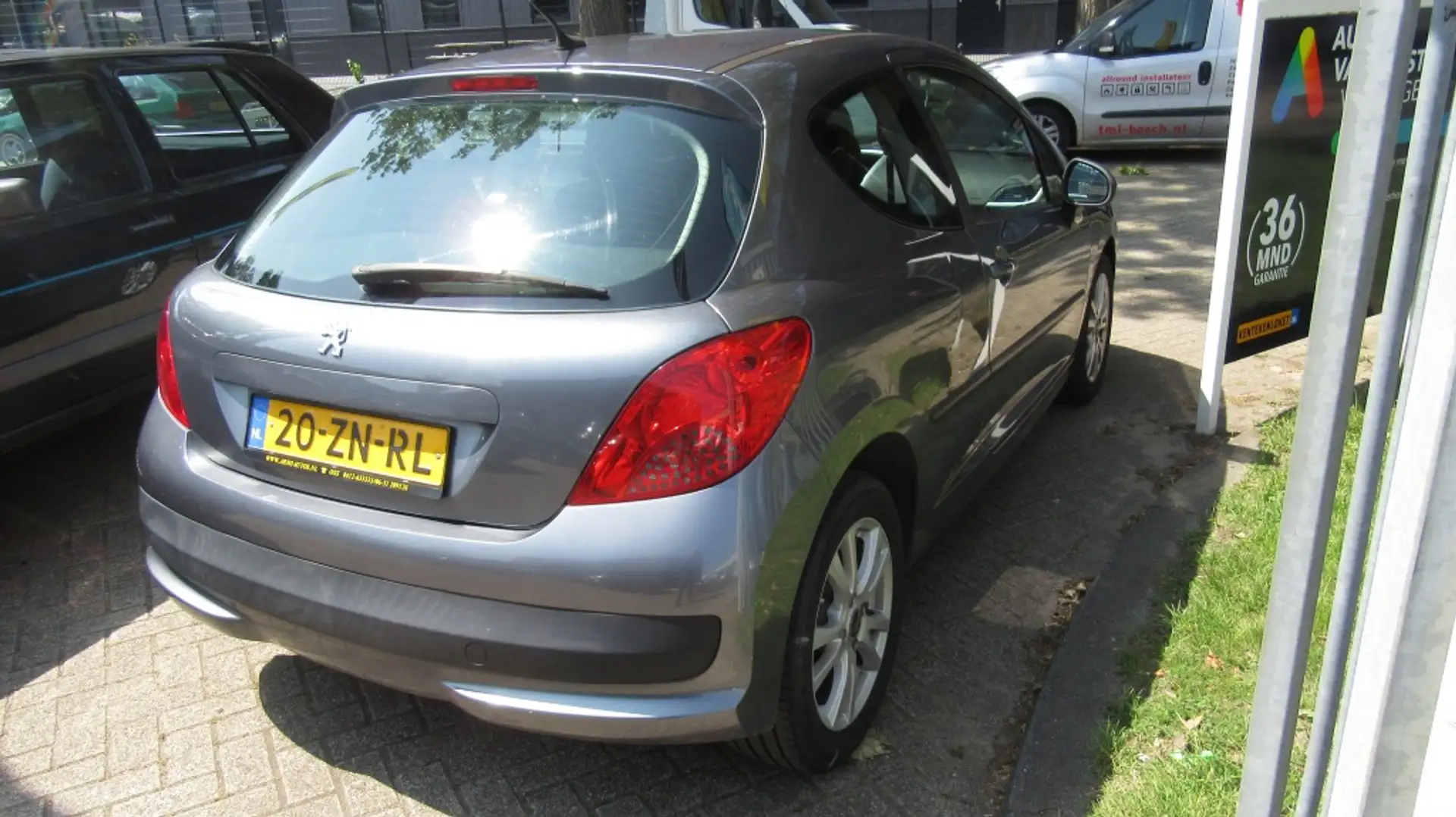Peugeot 207 1.4 VTi Cool 'n Blue Grijs - 2