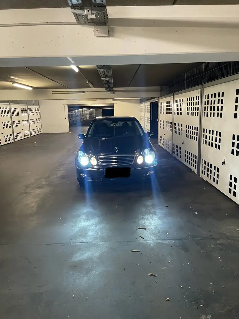 Mercedes-Benz E 240 Avantgarde Albastru - 1